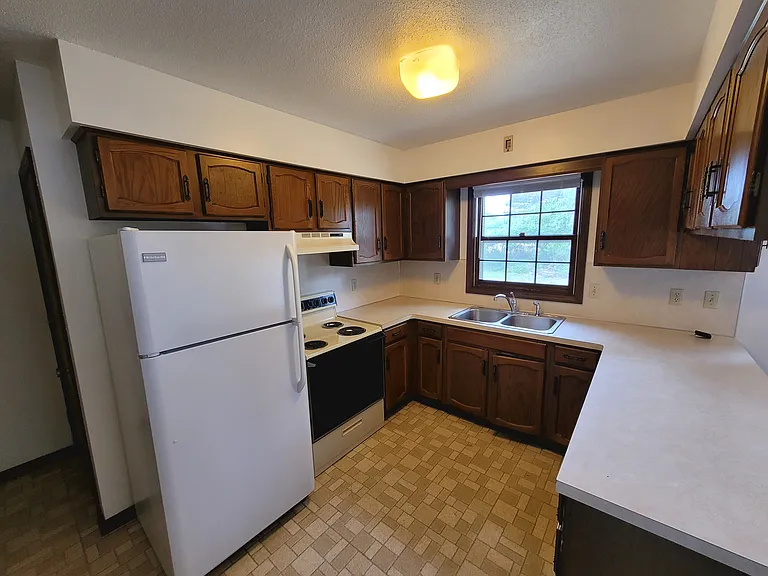 2 bed, 1.0 bath, $1,400 — Photo 11