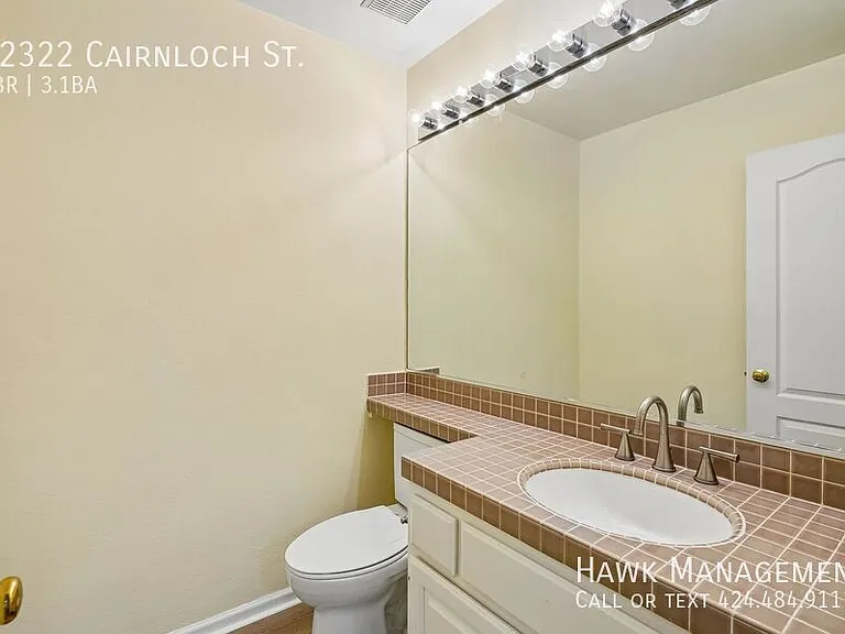 22322 Cairnloch St — Photo 35