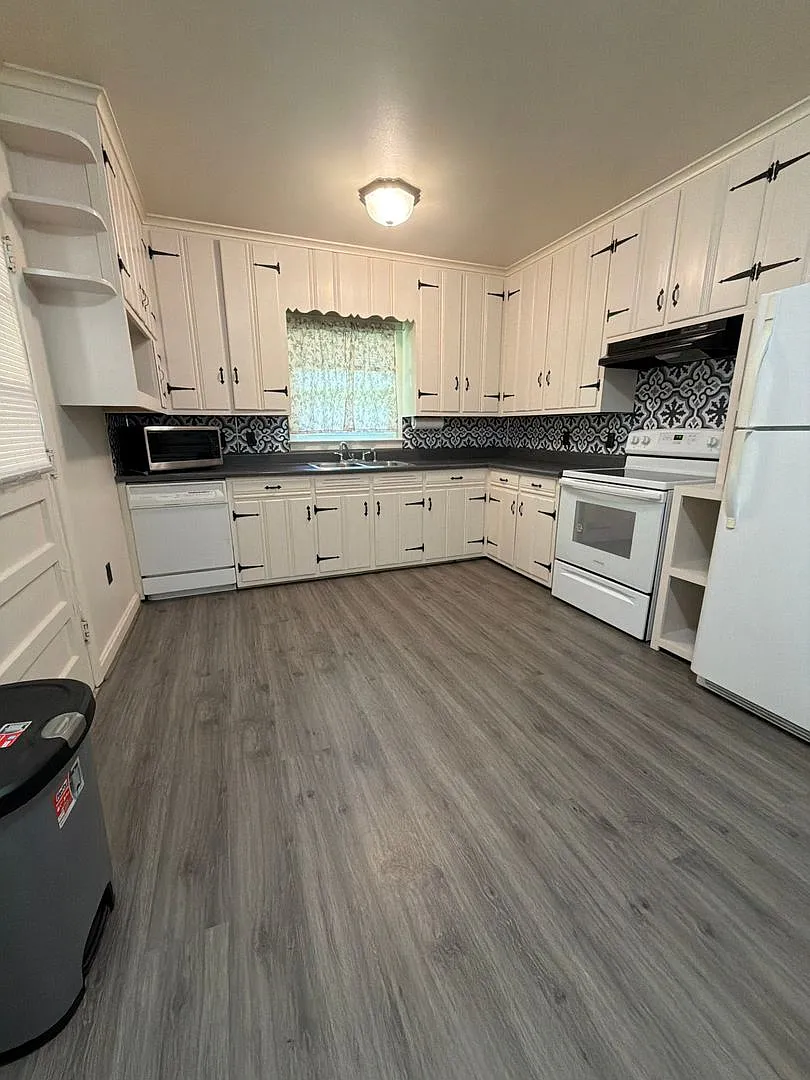 41 Summar Drive 01888 — Photo 2