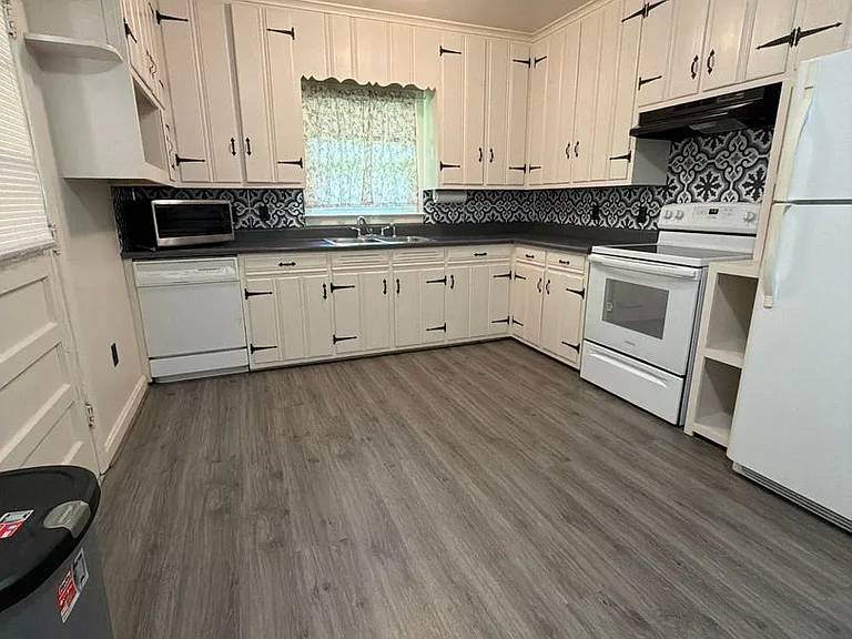 41 Summar Dr — Photo 3