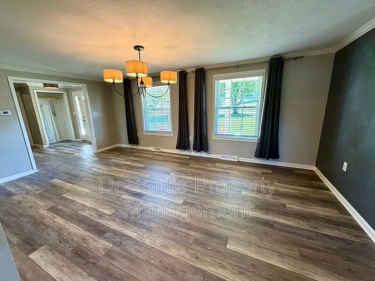 5043 Julia Ln — Photo 10