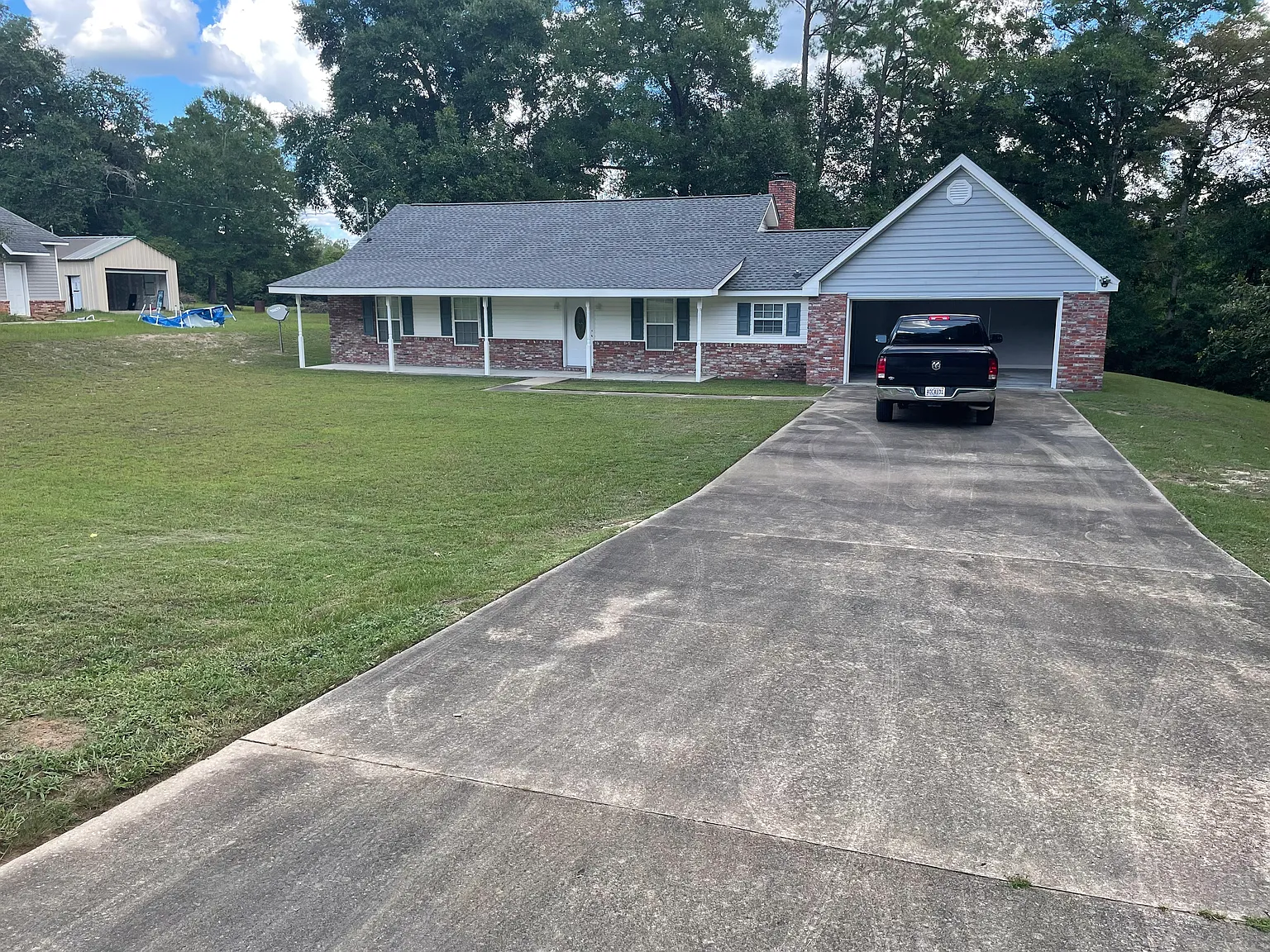 3 bed, 1600 sqft, $1,500 — Photo 1