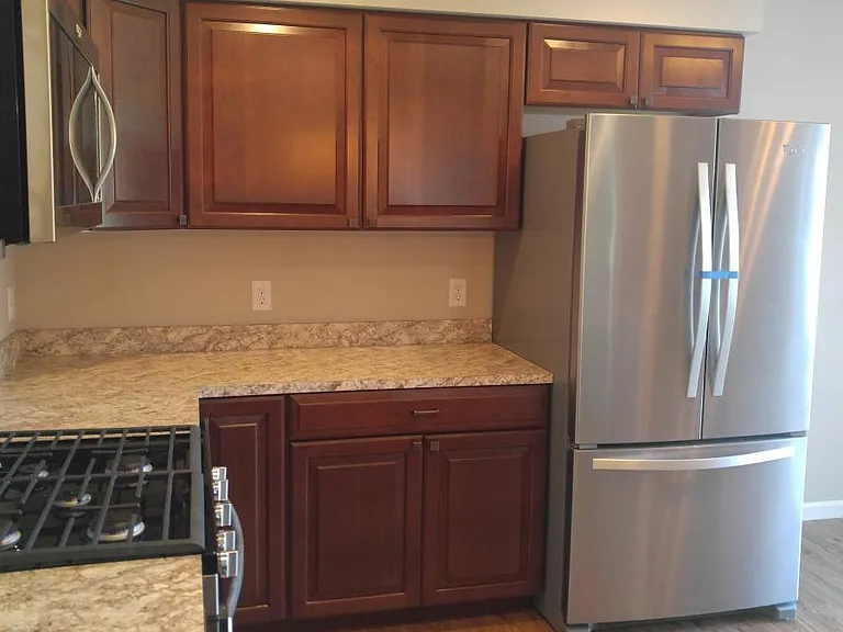 436 W Mount Vernon St — Photo 2