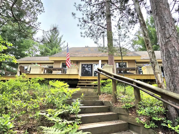 624 N Point Dr, Grayling, MI 49738