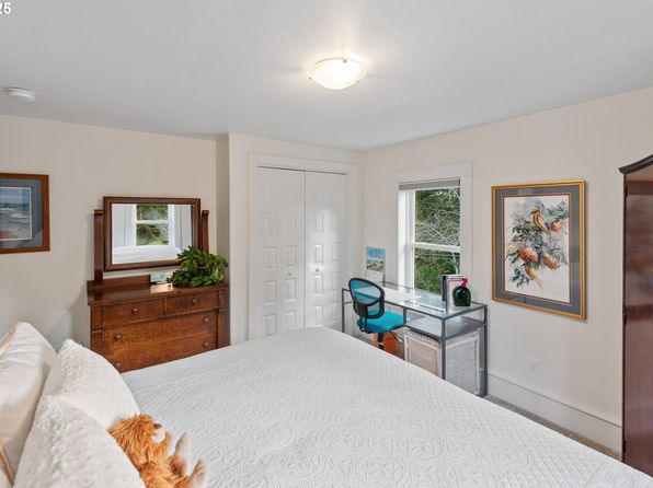 894 S 12th St, Coos Bay, OR 97420