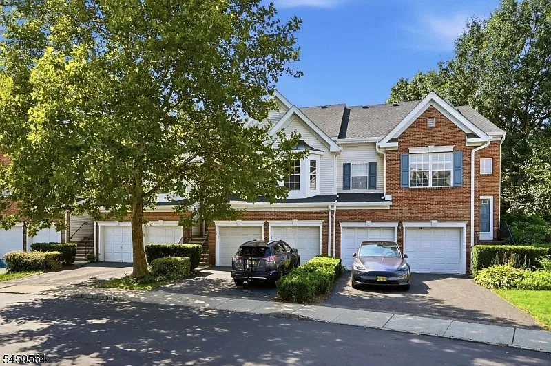 2 bed, 3.0 bath, 2309 sqft, $4,200 — Photo 2