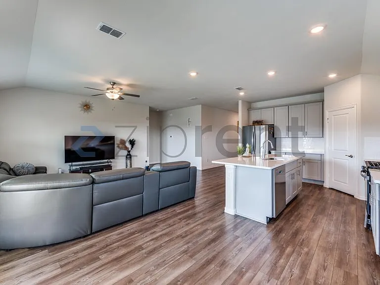 3217 Paruament Dr — Photo 5