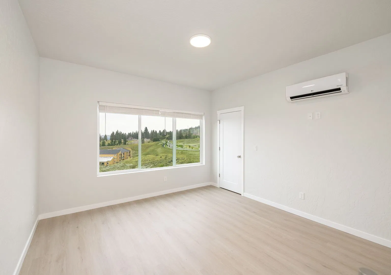 The Vistas Townhomes - 4512 North Dearborn Drive — Photo 2