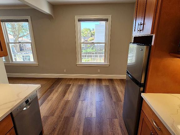 5th image of 816 Taraval St APT 205