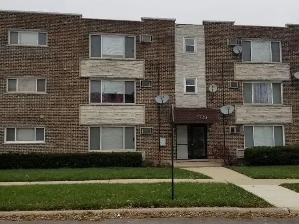 5700 108th St APT 2D, Chicago Ridge, IL 60415