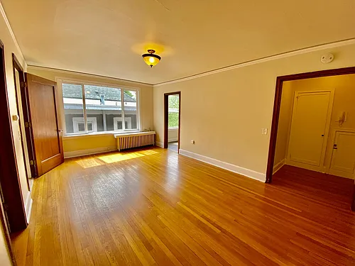 531 Malden Ave E #104 Photo 1