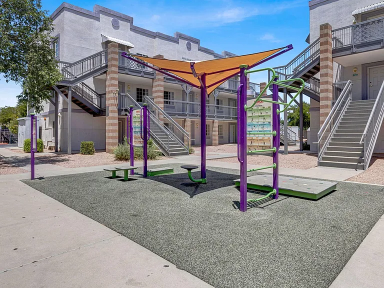 2302 W Colter St — Photo 27