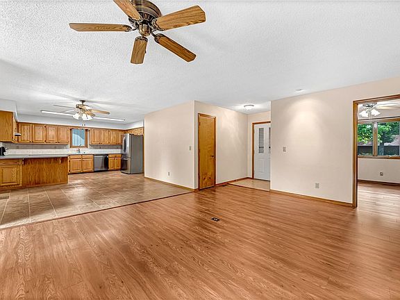 4th image of 22 Knighton Dr