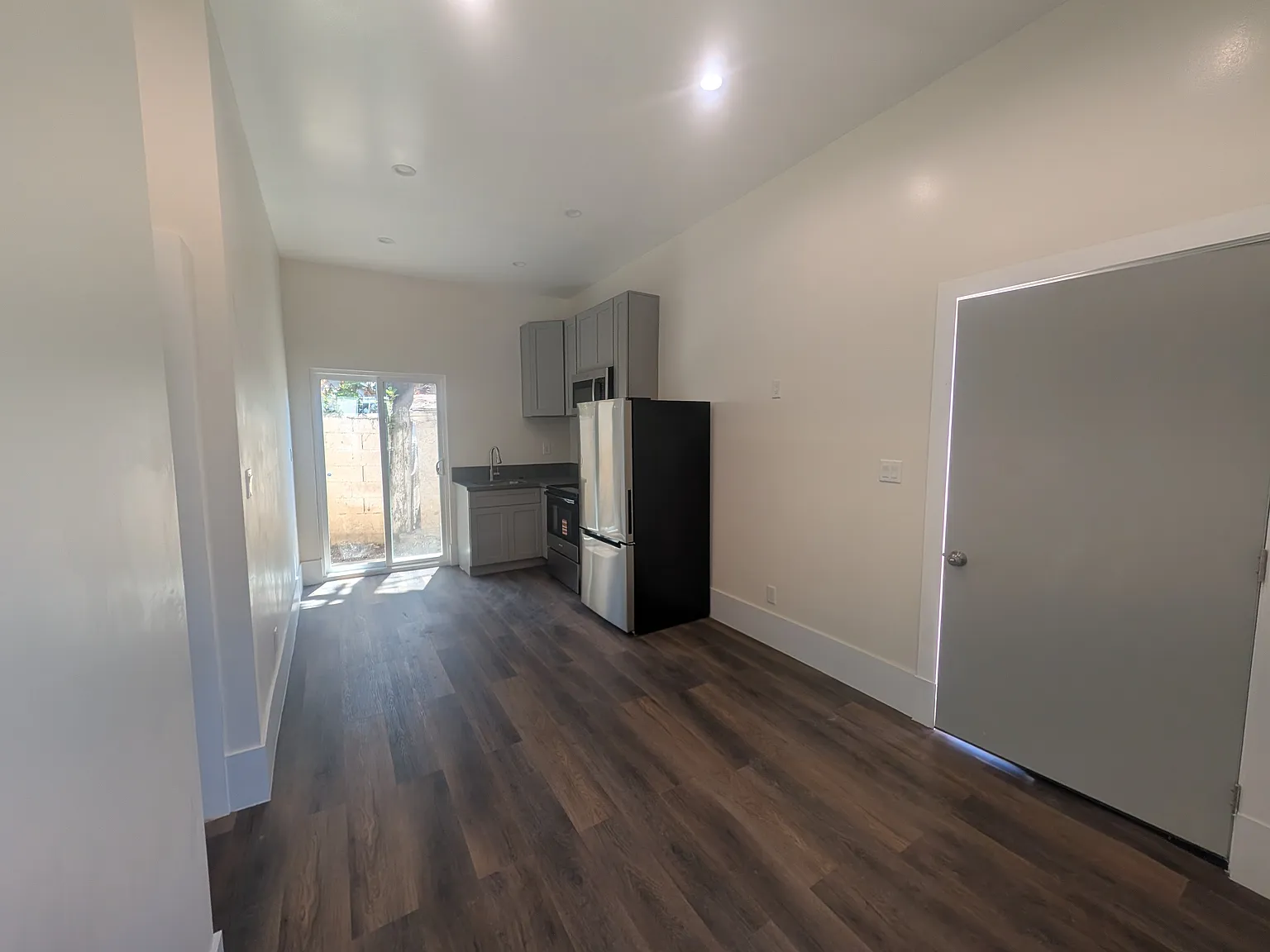 1 bed, 550 sqft, $1,900 — Photo 2