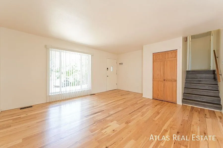 2 Weeks Free Rent & Free 55" Tv If Moved In By 9/15! Charming 4bd/2ba Home On Quiet Cul-de-Sac Ne... — Photo 3