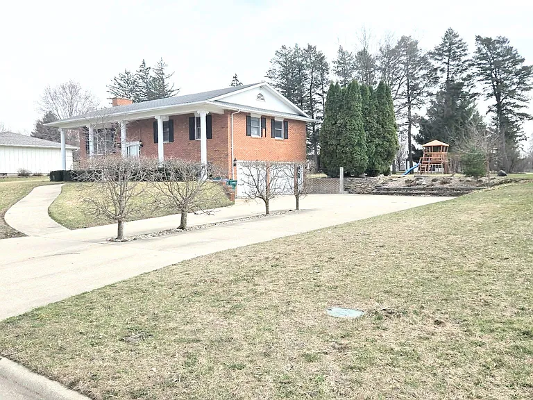 110 Bicentennial Ct — Photo 4