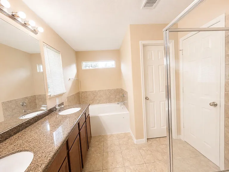 9104 N Green River Dr #E — Photo 20