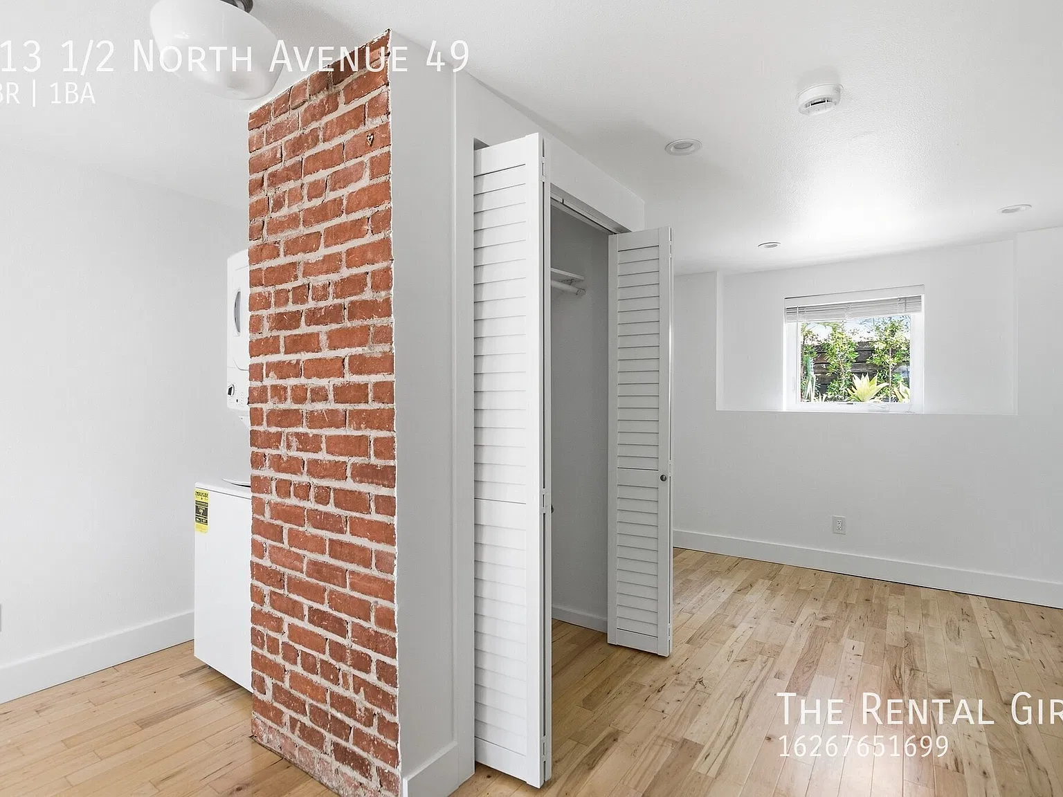 Newly Updated Highland Park Studio | Exposed Brick + Hardwood Floors | Modern Kitchen + Bath | In... — Photo 4