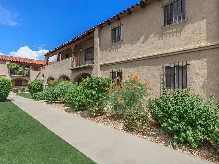 San Jacinto RC Apartments — Photo 36