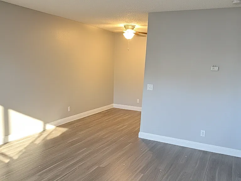 Catalina Gardens Apartments — Photo 16