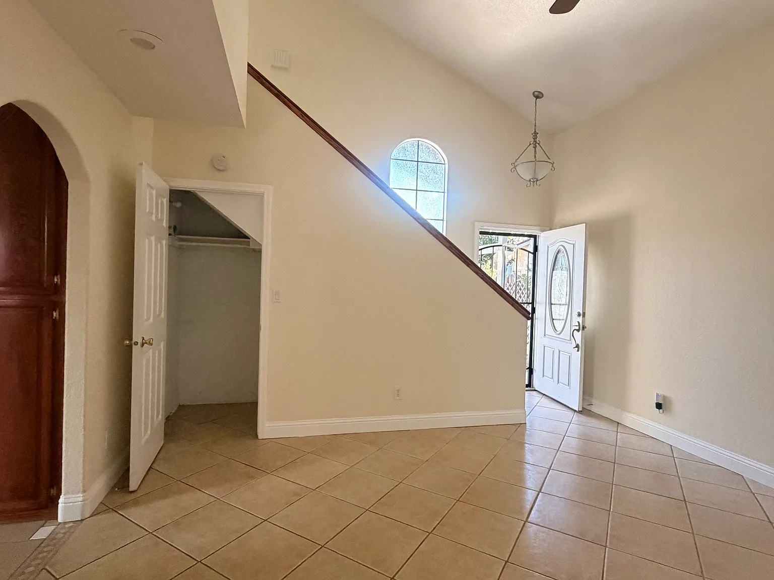 3 bed, 2.5 bath, 1368 sqft, $2,700 — Photo 4
