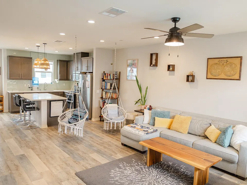 505 Lark Way