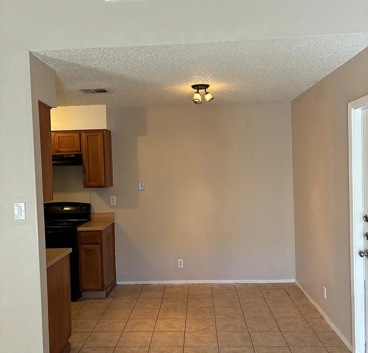 2 bed, 925 sqft, $1,499 — Photo 3