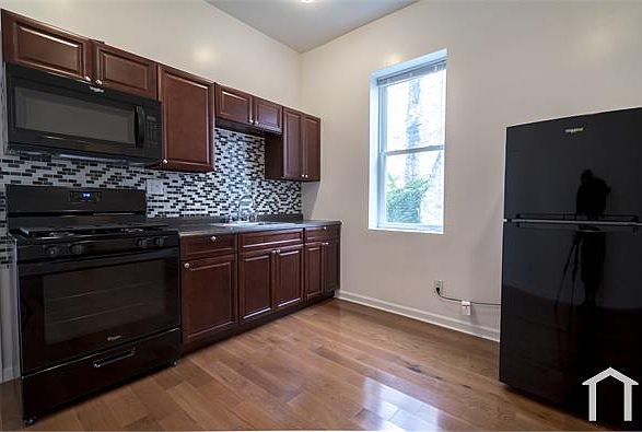 2nd image of 825 N 41st St #4
