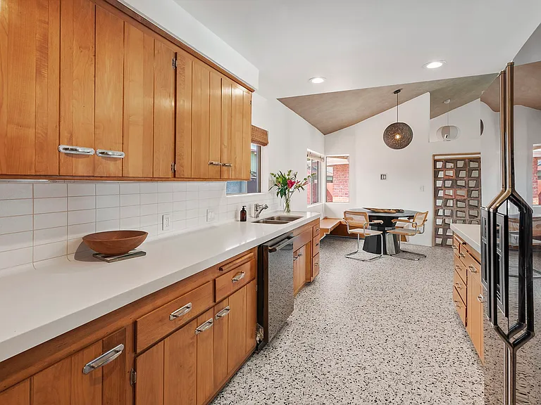 4260 S Cloverdale Ave — Photo 9