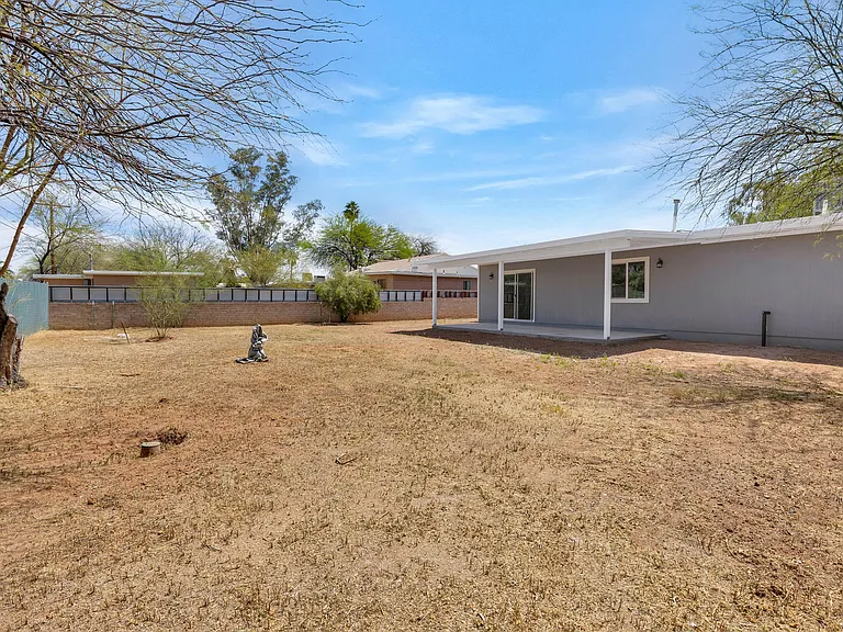 2217 E Silver St — Photo 25