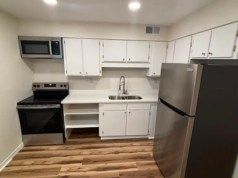 1353 Dauphin St #22 — Photo 12