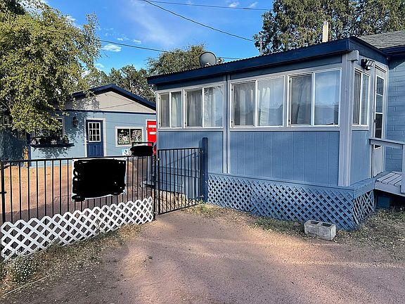 Main house/ studio az Room
