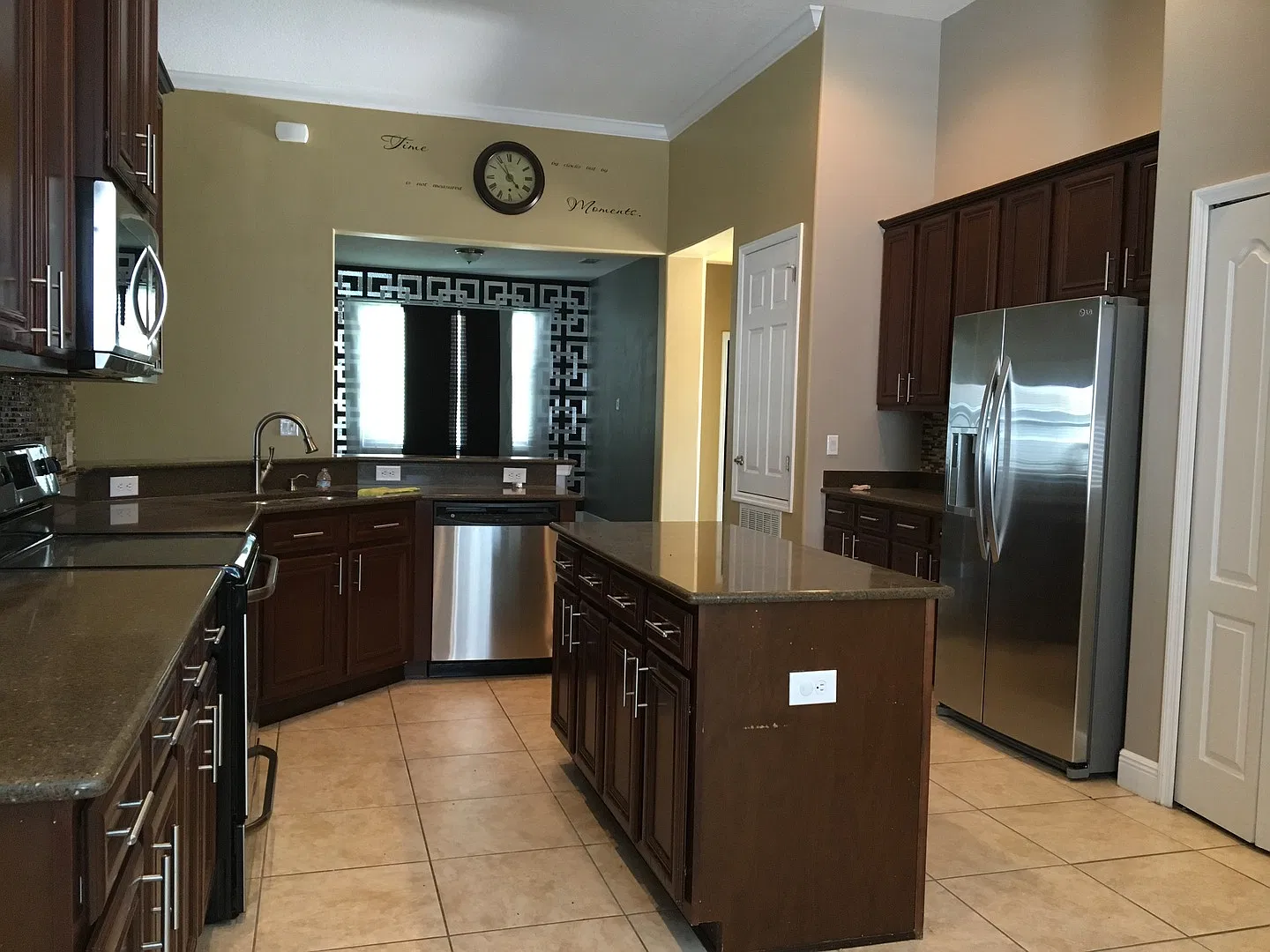 4 bed, 2177 sqft, $2,500 — Photo 3