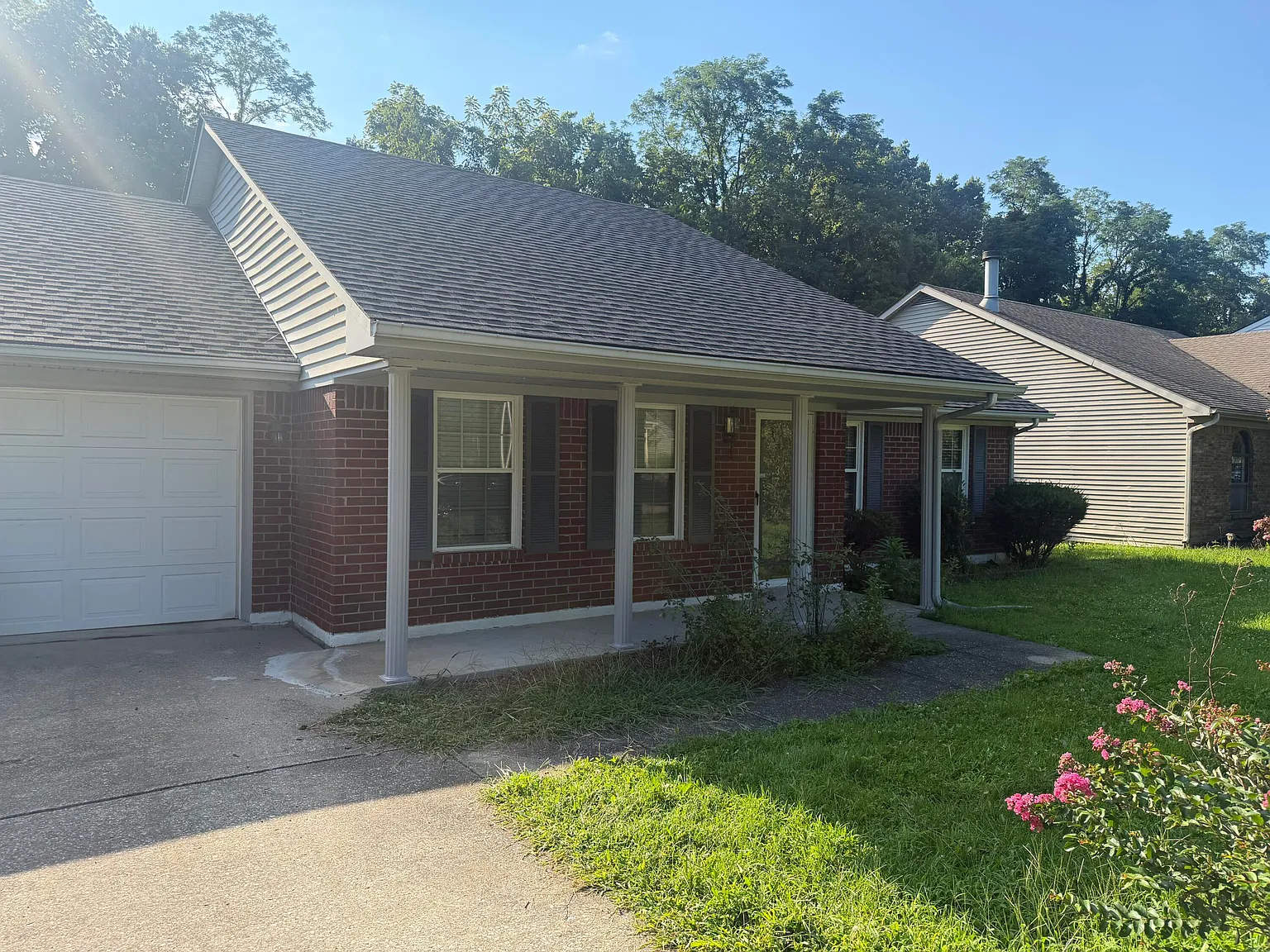3 bed, 2.0 bath, 1474 sqft, $2,100 — Photo 2