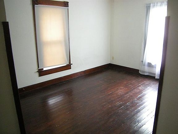 3rd image of 634 Wellmeier Ave