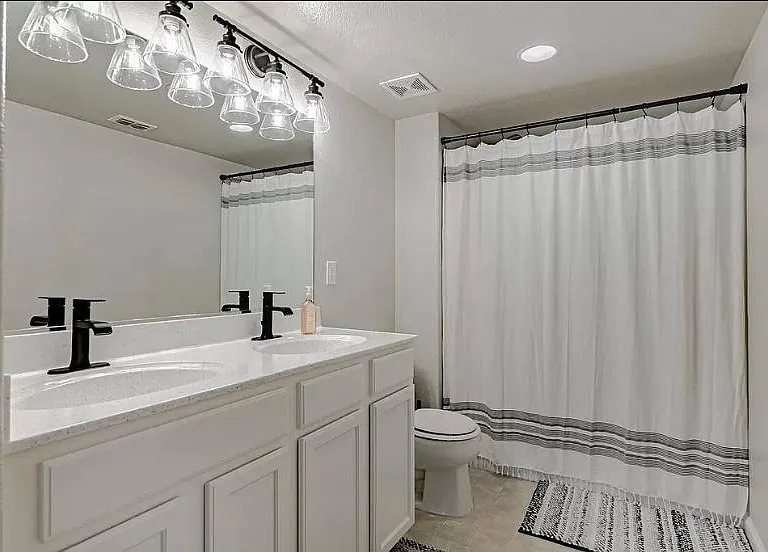 Primary bathroom ensuite