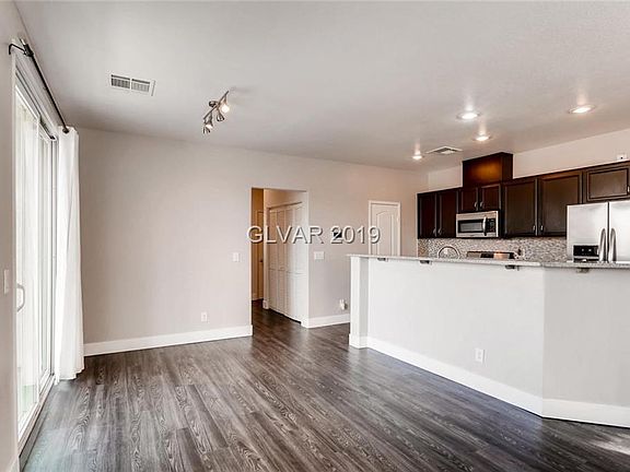 5th image of 36 Hudson Canyon St Unit 3