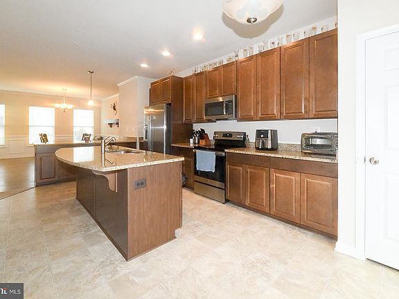 4th image of 23445 Grovewood Ct