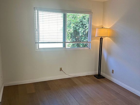 5th image of 3940 Dove St Unit 422