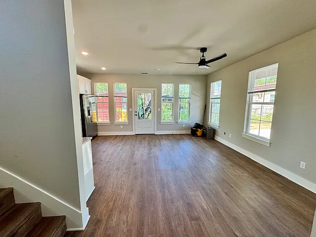 3 bed, 1199 sqft, $1,895 — Photo 4