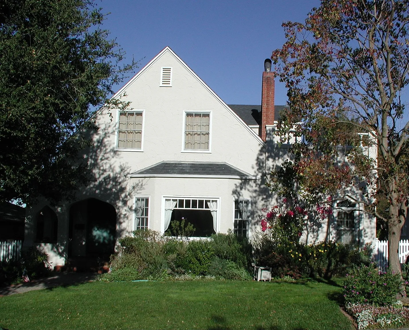 1349 Sunnyslope Ave photo 1