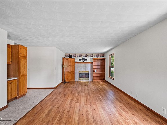 3rd image of 806 Sam Ralston Rd
