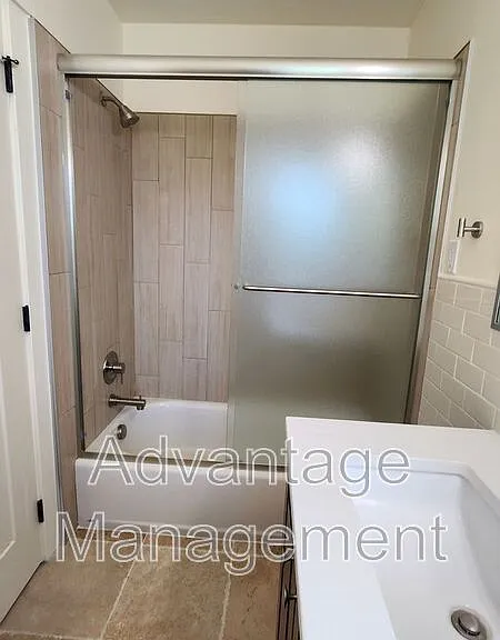 167 W Center Earnshaw #B — Photo 7