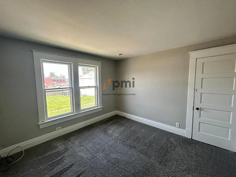 906 2nd St — Photo 8