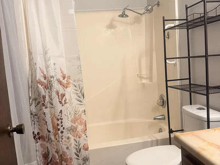 7506 Penn Ln NE #B — Photo 15