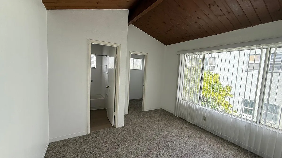 Building Photo - 845 Bancroft Way #L