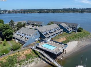 109 N Hayden Bay Dr, Portland, OR