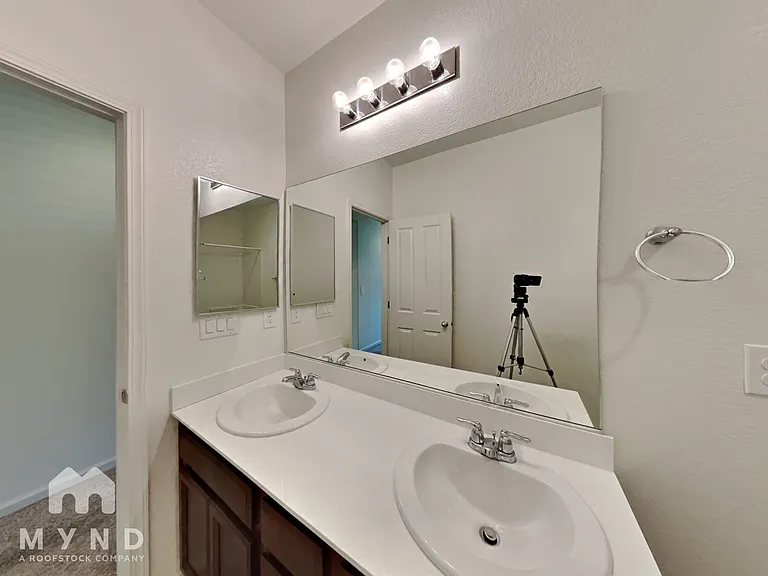 14320 Loyola Dr — Photo 19