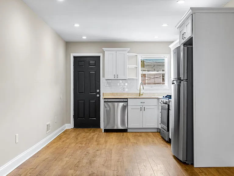 233 N Rose St — Photo 10