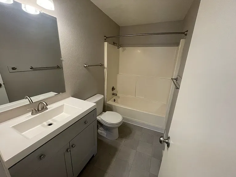 1608 Washington St #9 — Photo 9